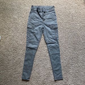 AE women’s green cargo jeans (size 2)